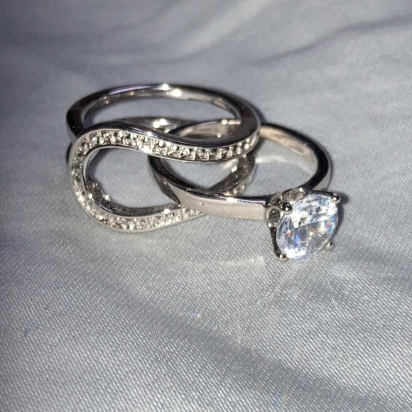 Fake Diamond Ring Set - Picture 2 of 3